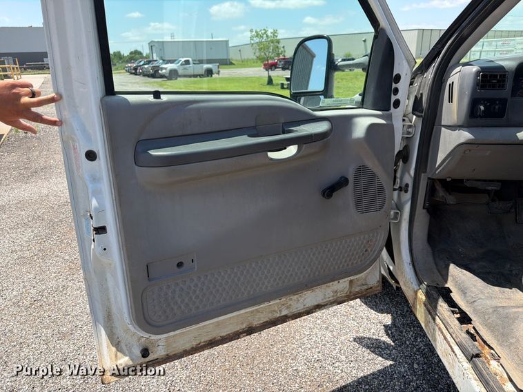 image for item NA9504 2001 Ford F350 Super Duty dump bed pickup truck