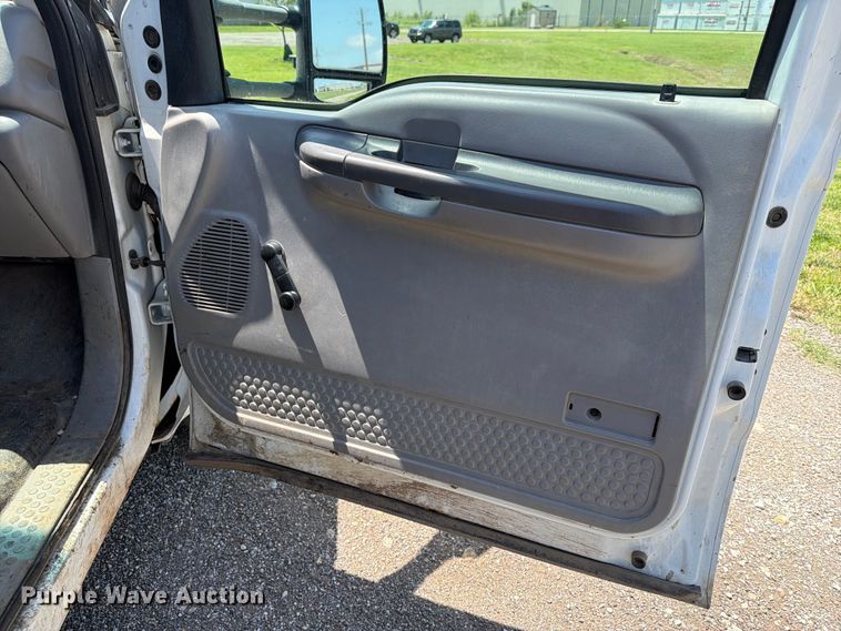 image for item NA9504 2001 Ford F350 Super Duty dump bed pickup truck