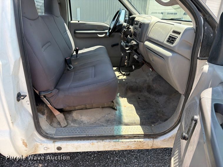 image for item NA9504 2001 Ford F350 Super Duty dump bed pickup truck