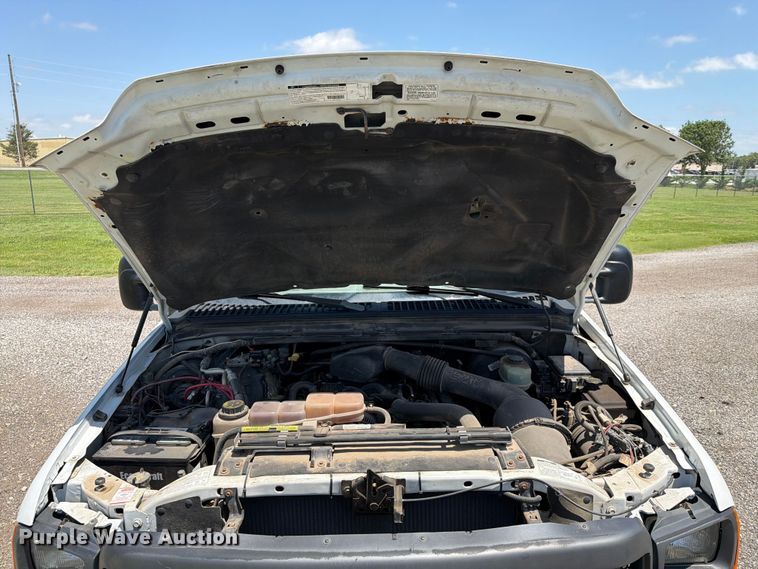 image for item NA9504 2001 Ford F350 Super Duty dump bed pickup truck