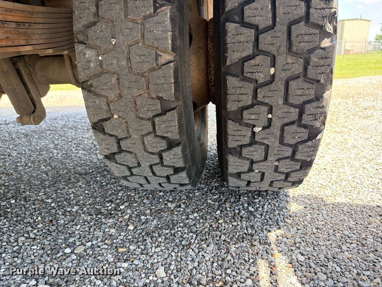 image for item NA9504 2001 Ford F350 Super Duty dump bed pickup truck