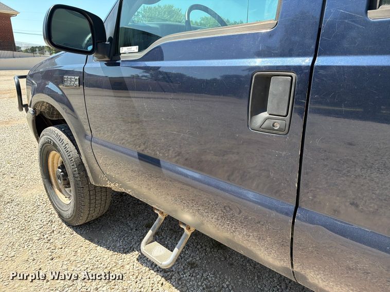 image for item NA9507 2003 Ford F350 Super Duty Crew Cab pickup truck