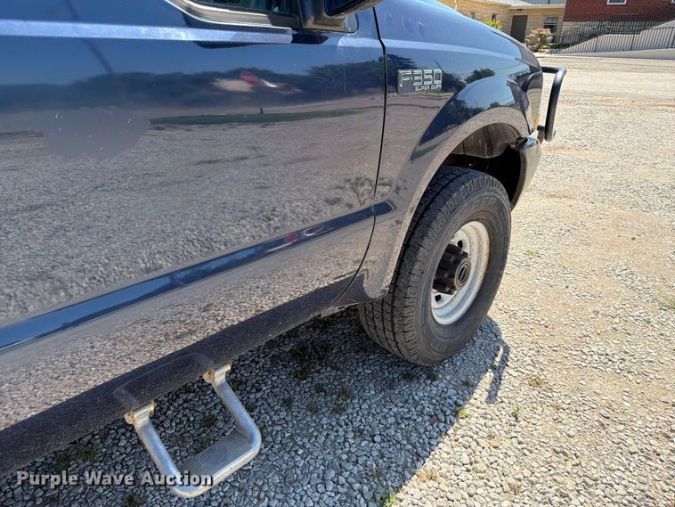 image for item NA9507 2003 Ford F350 Super Duty Crew Cab pickup truck