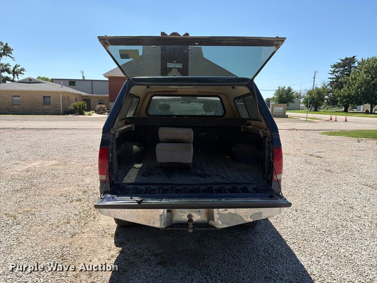 image for item NA9507 2003 Ford F350 Super Duty Crew Cab pickup truck