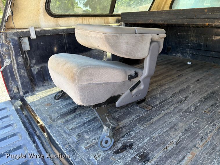 image for item NA9507 2003 Ford F350 Super Duty Crew Cab pickup truck