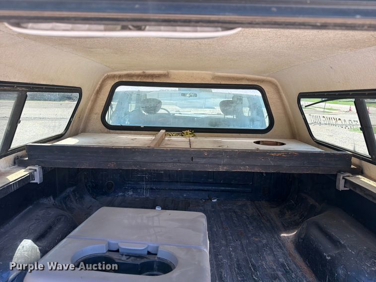 image for item NA9507 2003 Ford F350 Super Duty Crew Cab pickup truck