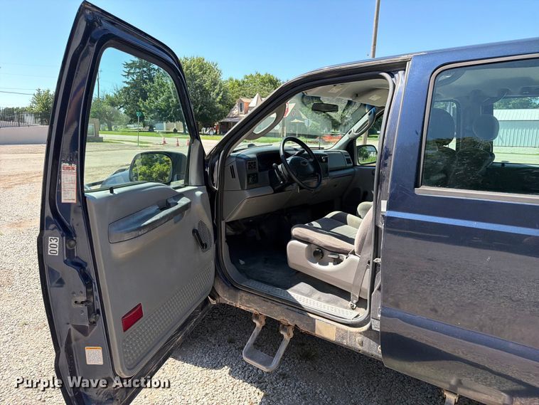 image for item NA9507 2003 Ford F350 Super Duty Crew Cab pickup truck