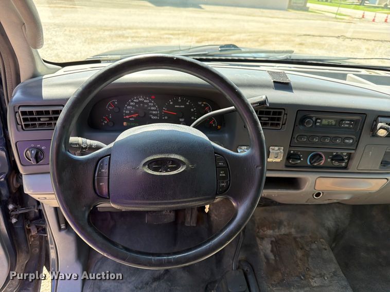 image for item NA9507 2003 Ford F350 Super Duty Crew Cab pickup truck