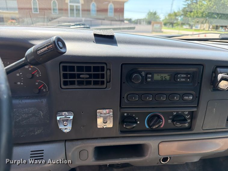 image for item NA9507 2003 Ford F350 Super Duty Crew Cab pickup truck