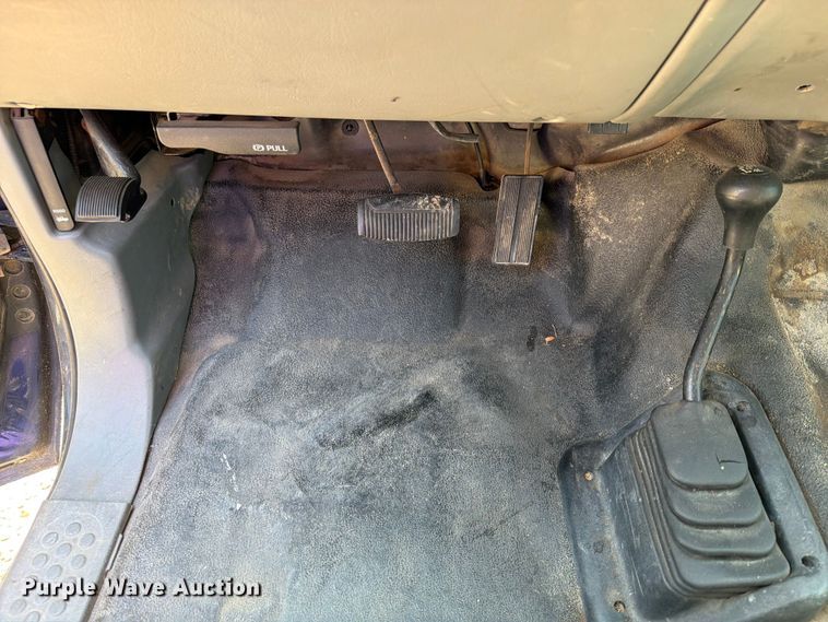 image for item NA9507 2003 Ford F350 Super Duty Crew Cab pickup truck