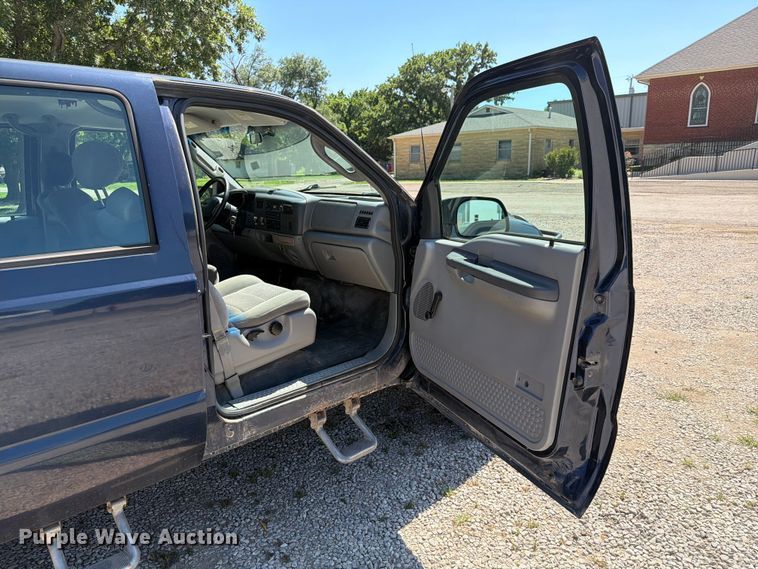 image for item NA9507 2003 Ford F350 Super Duty Crew Cab pickup truck