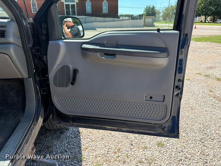 image for item NA9507 2003 Ford F350 Super Duty Crew Cab pickup truck