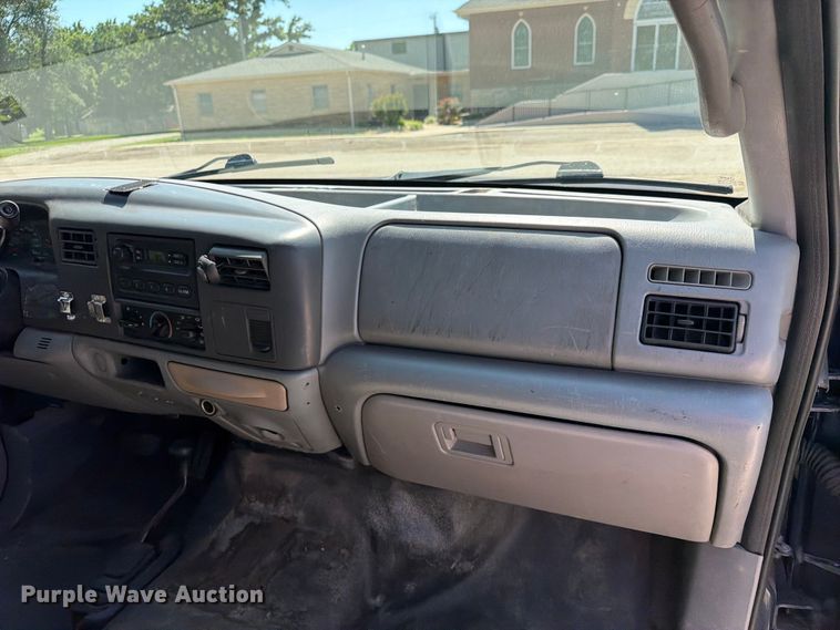image for item NA9507 2003 Ford F350 Super Duty Crew Cab pickup truck
