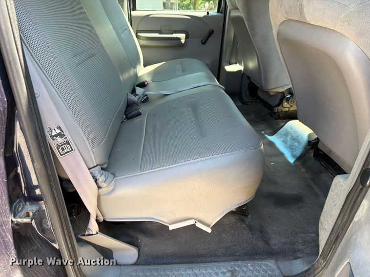image for item NA9507 2003 Ford F350 Super Duty Crew Cab pickup truck
