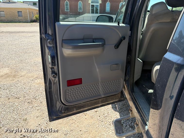 image for item NA9507 2003 Ford F350 Super Duty Crew Cab pickup truck