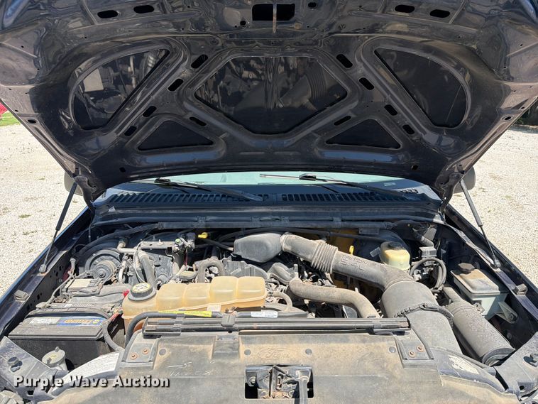 image for item NA9507 2003 Ford F350 Super Duty Crew Cab pickup truck