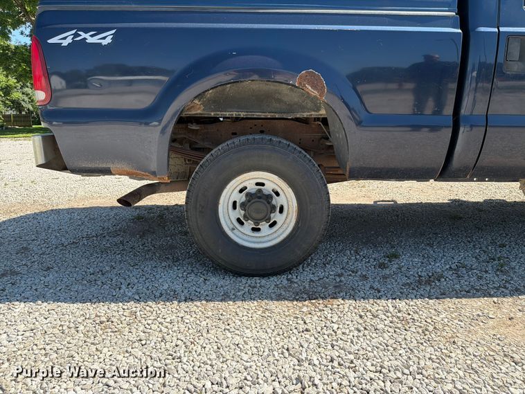image for item NA9507 2003 Ford F350 Super Duty Crew Cab pickup truck