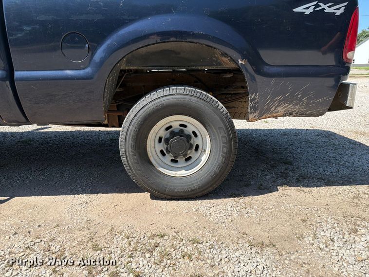 image for item NA9507 2003 Ford F350 Super Duty Crew Cab pickup truck