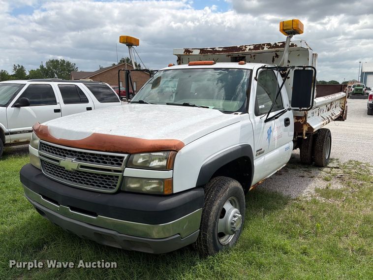 image for item NA9529 2005 Chevrolet Silverado 3500 dump bed pickup truck