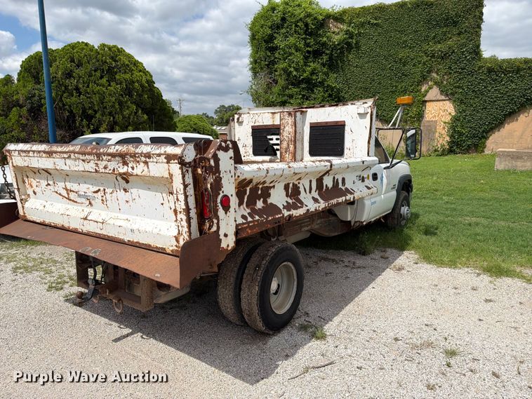 image for item NA9529 2005 Chevrolet Silverado 3500 dump bed pickup truck