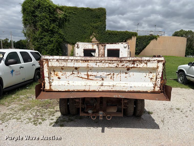image for item NA9529 2005 Chevrolet Silverado 3500 dump bed pickup truck