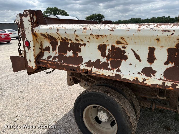 image for item NA9529 2005 Chevrolet Silverado 3500 dump bed pickup truck