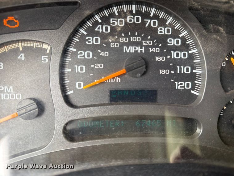 image for item NA9529 2005 Chevrolet Silverado 3500 dump bed pickup truck