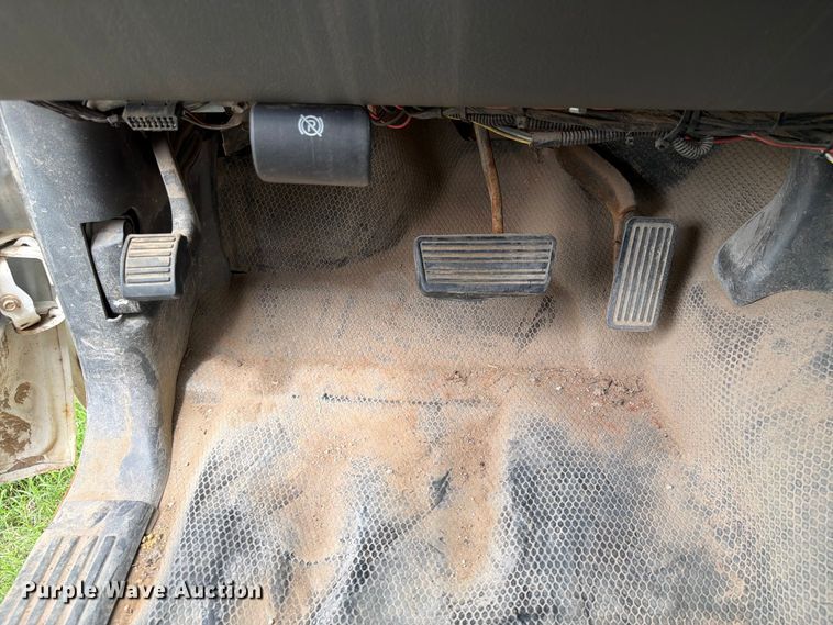 image for item NA9529 2005 Chevrolet Silverado 3500 dump bed pickup truck