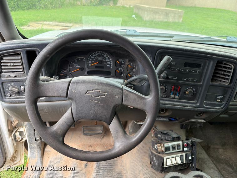 image for item NA9529 2005 Chevrolet Silverado 3500 dump bed pickup truck
