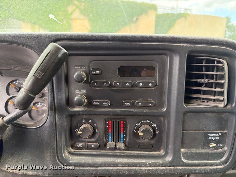 image for item NA9529 2005 Chevrolet Silverado 3500 dump bed pickup truck