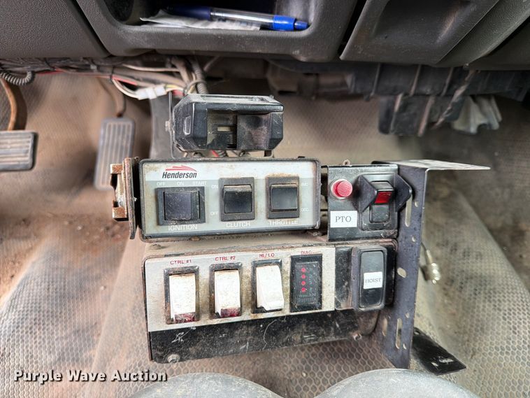 image for item NA9529 2005 Chevrolet Silverado 3500 dump bed pickup truck