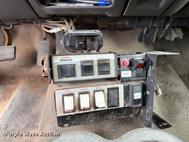 image for item NA9529 2005 Chevrolet Silverado 3500 dump bed pickup truck