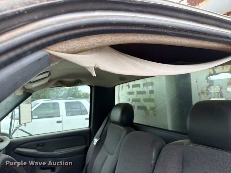 image for item NA9529 2005 Chevrolet Silverado 3500 dump bed pickup truck