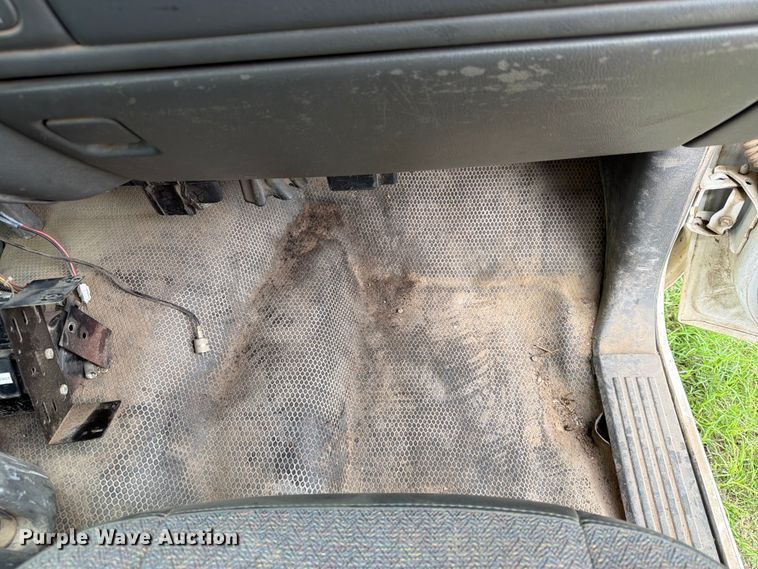 image for item NA9529 2005 Chevrolet Silverado 3500 dump bed pickup truck