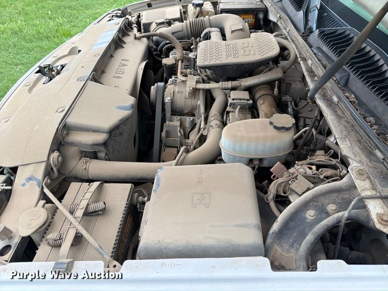image for item NA9529 2005 Chevrolet Silverado 3500 dump bed pickup truck