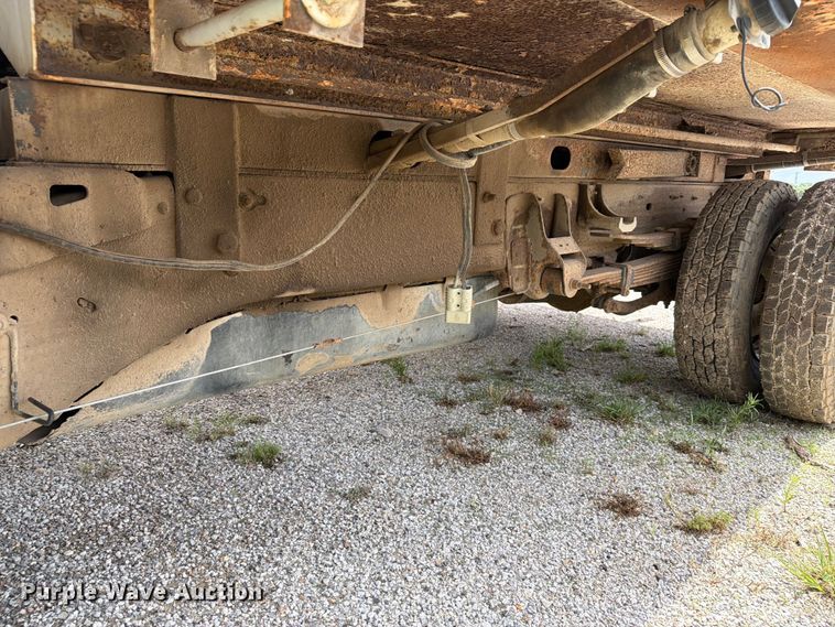 image for item NA9529 2005 Chevrolet Silverado 3500 dump bed pickup truck