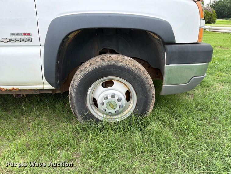 image for item NA9529 2005 Chevrolet Silverado 3500 dump bed pickup truck