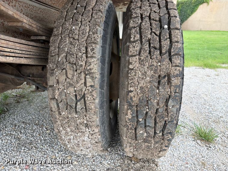image for item NA9529 2005 Chevrolet Silverado 3500 dump bed pickup truck