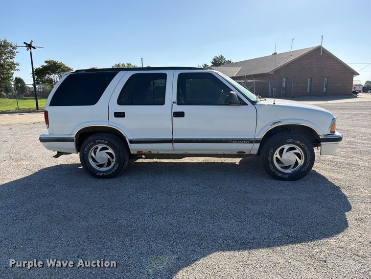 image for item NA9531 1997 Chevrolet Blazer SUV