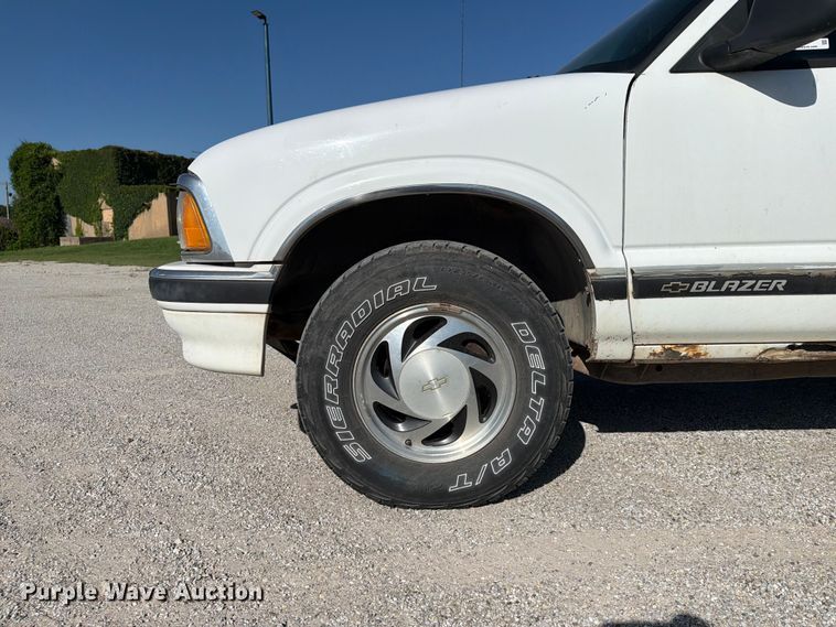 image for item NA9531 1997 Chevrolet Blazer SUV