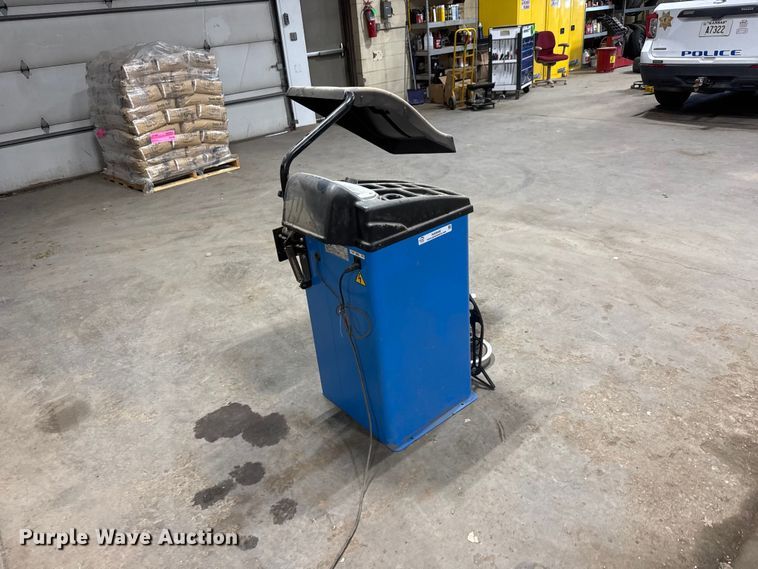 image for item NA9540 2011 Ravaglioli G2.118/119H tire machine