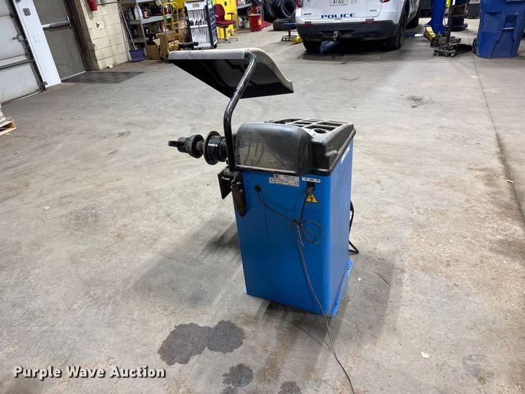image for item NA9540 2011 Ravaglioli G2.118/119H tire machine