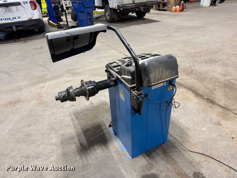image for item NA9540 2011 Ravaglioli G2.118/119H tire machine