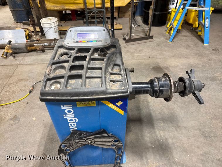 image for item NA9540 2011 Ravaglioli G2.118/119H tire machine