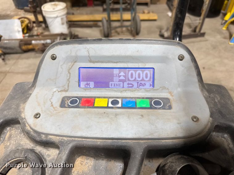 image for item NA9540 2011 Ravaglioli G2.118/119H tire machine