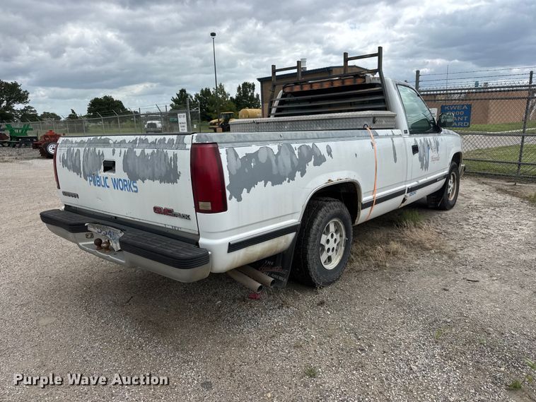 image for item NA9541 1993 GMC C1500 pickup truck