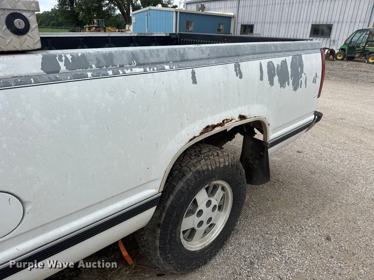 image for item NA9541 1993 GMC C1500 pickup truck