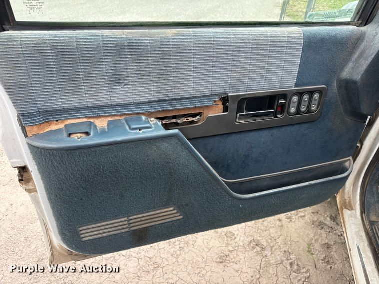 image for item NA9541 1993 GMC C1500 pickup truck