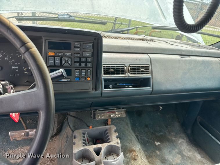 image for item NA9541 1993 GMC C1500 pickup truck
