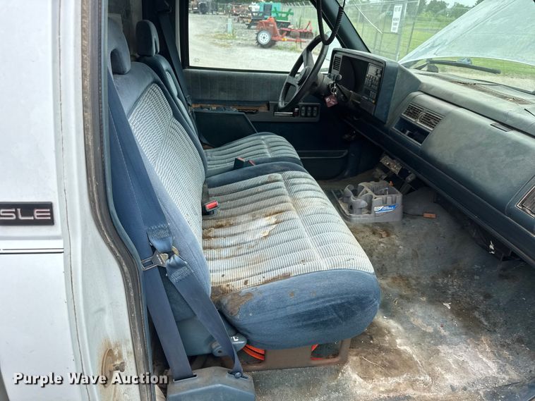 image for item NA9541 1993 GMC C1500 pickup truck